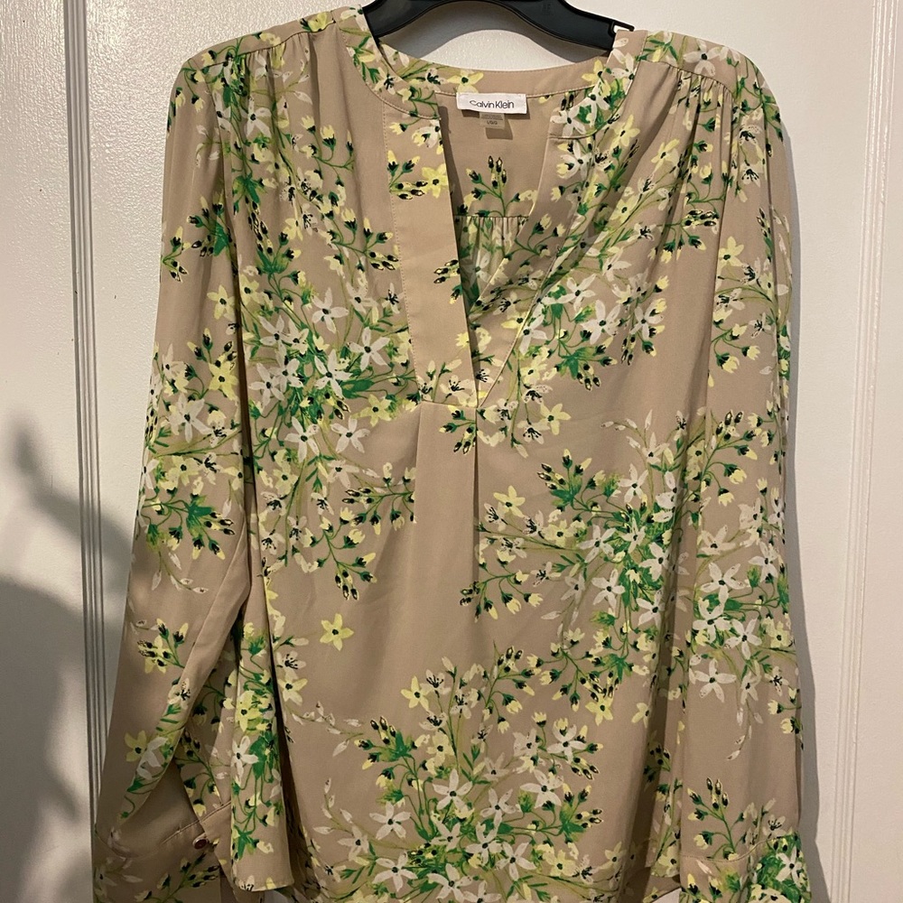 Calvin Klein 💚 tan top L